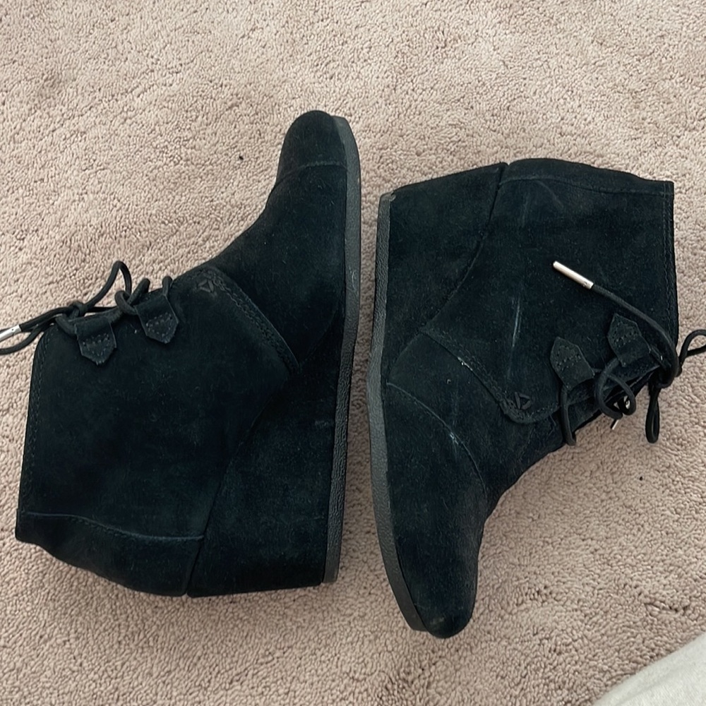 Tom’s Booties - Picture 3 of 4
